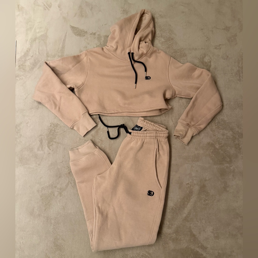 Sacchi Di Denaro beige two piece sweatsuit - Picture 2 of 4